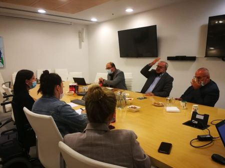 نواب المشتركة في جلسة مهنية مع وزيرة الطاقة